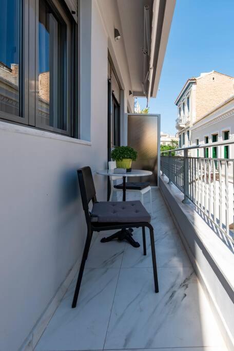 Apartamento Plaka Rafaela Elegant Urban Retreat In Athens Historic Heart Exterior foto