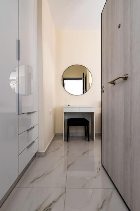 Apartamento Plaka Rafaela Elegant Urban Retreat In Athens Historic Heart Exterior foto